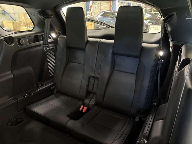 ディスカバリースポーツダイナミック SE 2.0L P250 5+2シート 4WD