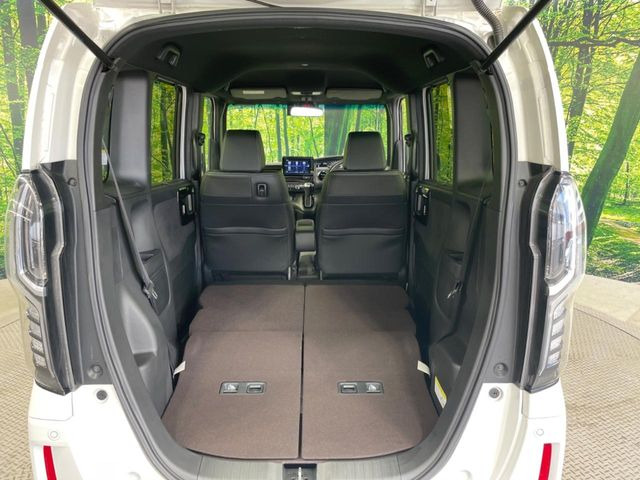 普段のお買い物や通勤、送迎等に十分な荷室スペースを確保しております。セカンドシートを倒すと、大きな荷物の積載も可能です♪