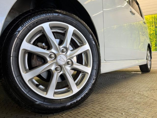 �y����14�C���`�A���~�z�C�[���z�O�ςɃ}�b�`���������A���~�z�C�[���𑕒����Ă���܂��B�e��ЊO�A���~�z�C�[����A�X�^�b�h���X�^�C�����戵�����Ă���܂��B���񂲑��k����������