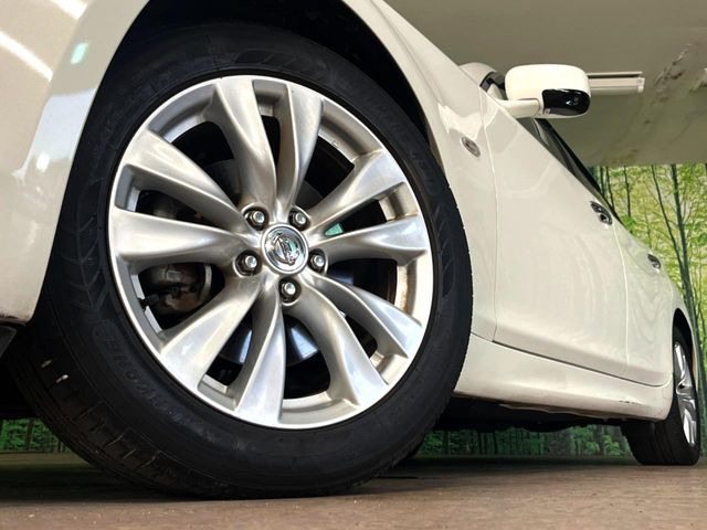 �y�����A���~�z�C�[���z�O�ςɃ}�b�`���������A���~�z�C�[���𑕒����Ă���܂��B�e��ЊO�A���~�z�C�[����A�X�^�b�h���X�^�C�����戵�����Ă���܂��B���񂲑��k����������