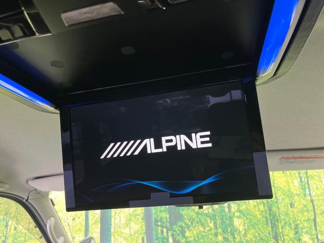 【12.8型フリップダウン】大画面モニターで後席でもエンタメをお楽しみいただけます。家族や友人とお出かけする機会が多い方に大人気です♪