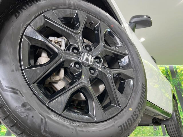 �y����18�C���`�A���~�z�C�[���z�O�ςɃ}�b�`���������A���~�z�C�[���𑕒����Ă���܂��B�e��ЊO�A���~�z�C�[����A�X�^�b�h���X�^�C�����戵�����Ă���܂��B���񂲑��k����������
