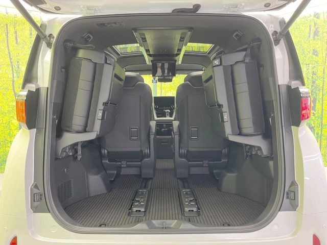 【パワーバックドア】スマートキーや運転席のボタンを押すだけでリアゲートが自動で開閉します!荷物を持っている時や、高い位置にあるバックドアを閉める際に便利な機能です♪