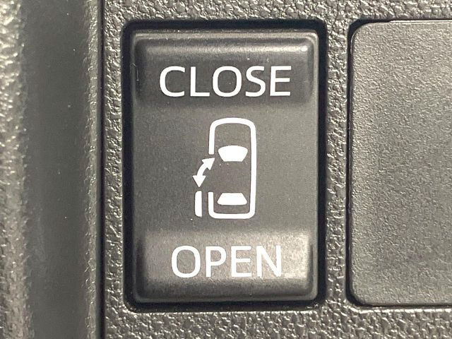 【パワースライドドア】スマートキーや運転席のスイッチでスライドドアの開閉が可能♪電動だから力を入れてドアを開ける必要が無く、小さいお子様でも、重い荷物を持っている時もラクに開け閉めできます♪