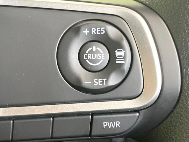 【アダプティブクルーズコントロール】高速道路での長距離走行が楽に!!自動で速度を保つクルーズコントロールが、衝突軽減システムと連携し、前方の車両を感知して車間を保つように速度調節してくれます!!