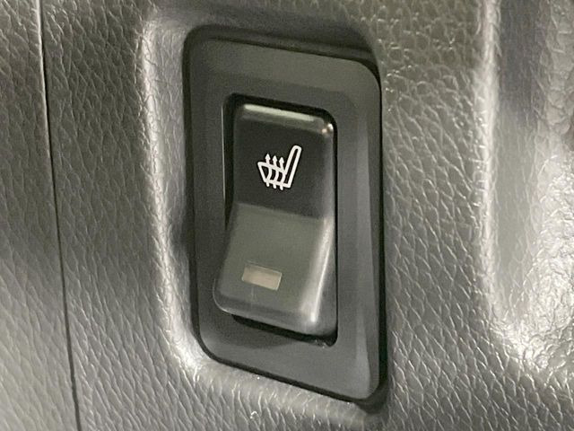 【シートヒーター】寒い日に重宝するシートヒーター!エアコンより早く温まってくれるので寒がりの人も安心ですね♪エアコンの温風は乾燥するから苦手、という方にもをおすすめです。