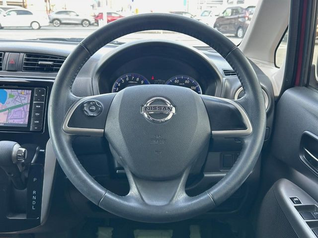 ドライバーによって運転しやすいポジションは異なり、あの車はどうなのか不安なこともありますよね。気になるお車は店頭で乗り込んでご確認いただけます♪