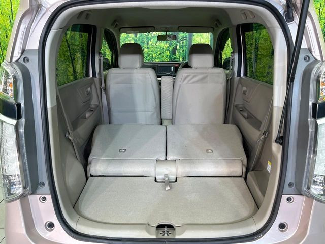 普段のお買い物や通勤、送迎等に十分な荷室スペースを確保しております。セカンドシートを倒すと、大きな荷物の積載も可能です♪