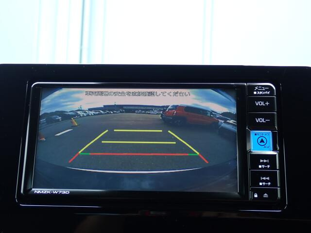 バックカメラ装備しております。駐車時に大変役に立ちますよ。駐車が苦手な方にも便利機能です。
