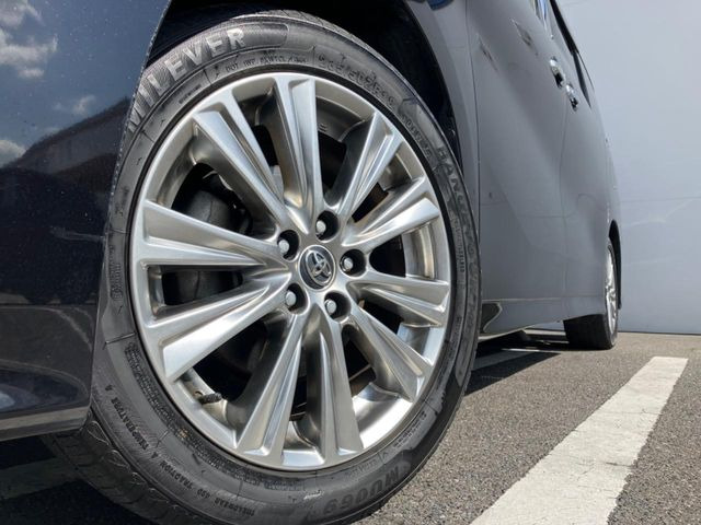 �y����18�C���`�A���~�z�C�[���z�O�ςɃ}�b�`���������A���~�z�C�[���𑕒����Ă���܂��B�e��ЊO�A���~�z�C�[����A�X�^�b�h���X�^�C�����戵�����Ă���܂��B���񂲑��k����������