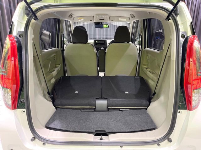 普段のお買い物や通勤、送迎等に十分な荷室スペースを確保しております。セカンドシートを倒すと、大きな荷物の積載も可能です♪