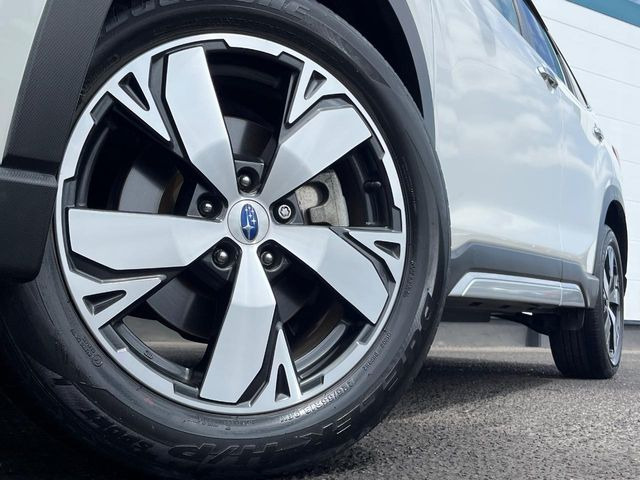�y����18�C���`�A���~�z�C�[���z�O�ςɃ}�b�`���������A���~�z�C�[���𑕒����Ă���܂��B�e��ЊO�A���~�z�C�[����A�X�^�b�h���X�^�C�����戵�����Ă���܂��B���񂲑��k����������