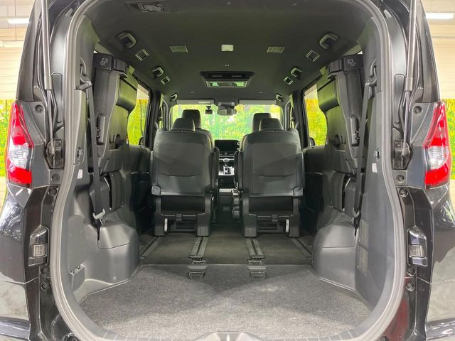 普段のお買い物や通勤、送迎等に十分な荷室スペースを確保しております。セカンドシートを倒すと、大きな荷物の積載も可能です♪
