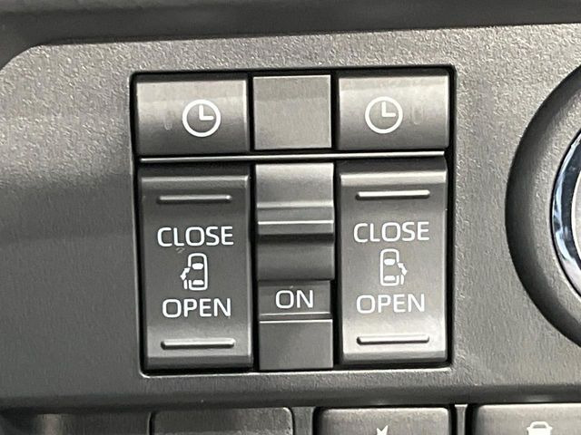 【両側パワースライドドア】スマートキーや運転席のスイッチで後席両側スライドドアの開閉が可能♪電動だから力を入れてドアを開ける必要が無く、小さなお子様でも簡単に開け閉めでき快適です♪
