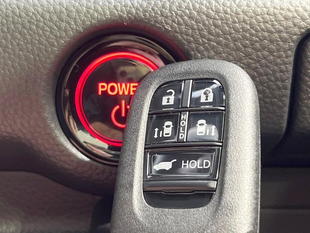 �yHonda�X�}�[�g�L�[�z�J�o����|�P�b�g�ɓ��ꂽ�܂܂ł��h�A�̎{���E�������\�ȃX�}�[�g�L�[�𑕔��B�G���W���̃I���E�I�t�����J�M�����o���K�v����������Ƃ��Ă��֗��ł���