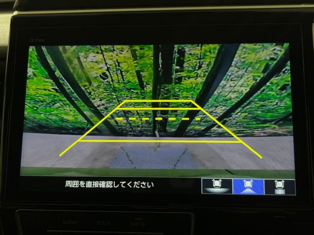 【バックカメラ】駐車時に後方がリアルタイム映像で確認できます。大型商業施設や立体駐車場での駐車時や、夜間のバック時に大活躍!運転スキルに関わらず、今や必須となった装備のひとつです!
