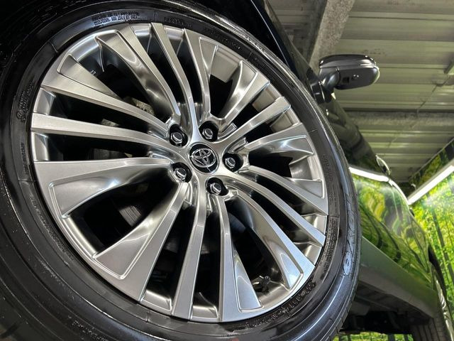 �y����19�C���`�A���~�z�C�[���z�O�ςɃ}�b�`���������A���~�z�C�[���𑕒����Ă���܂��B�e��ЊO�A���~�z�C�[����A�X�^�b�h���X�^�C�����戵�����Ă���܂��B���񂲑��k����������