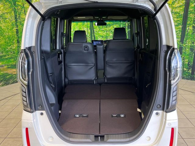 普段のお買い物や通勤、送迎等に十分な荷室スペースを確保しております。セカンドシートを倒すと、大きな荷物の積載も可能です♪