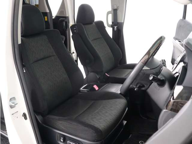 (電動シート)運転席8ウェイパワーシート!シートメモリー機能付き!上級グレードならではの贅沢装備で人気装備となります。