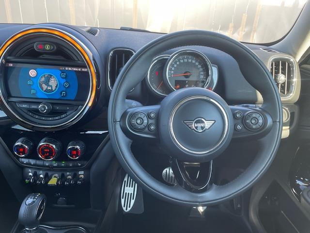 ミニクロスオーバークーパー S E オール4 4WD