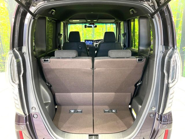 普段のお買い物や通勤、送迎等に十分な荷室スペースを確保しております。セカンドシートを倒すと、大きな荷物の積載も可能です♪