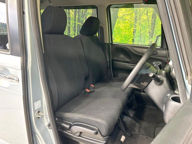運転席シート廻りは使用感も少なく、良好な状態となっています。丁寧に使われていたことがよくわかりますね。