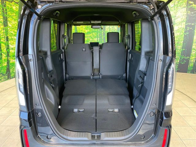 普段のお買い物や通勤、送迎等に十分な荷室スペースを確保しております。セカンドシートを倒すと、大きな荷物の積載も可能です♪
