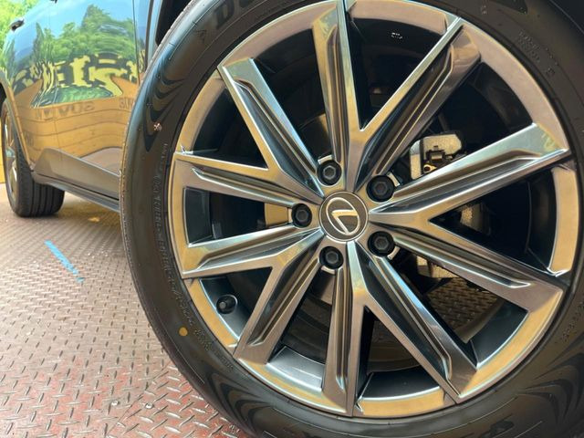 �y����18�C���`�A���~�z�C�[���z�O�ςɃ}�b�`���������A���~�z�C�[���𑕒����Ă���܂��B�e��ЊO�A���~�z�C�[����A�X�^�b�h���X�^�C�����戵�����Ă���܂��B���񂲑��k����������