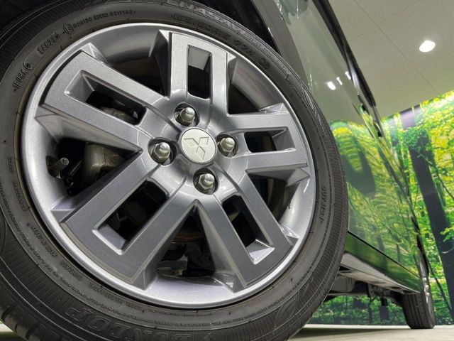 �y����15�C���`�A���~�z�C�[���z�O�ςɃ}�b�`���������A���~�z�C�[���𑕒����Ă���܂��B�e��ЊO�A���~�z�C�[����A�X�^�b�h���X�^�C�����戵�����Ă���܂��B���񂲑��k����������