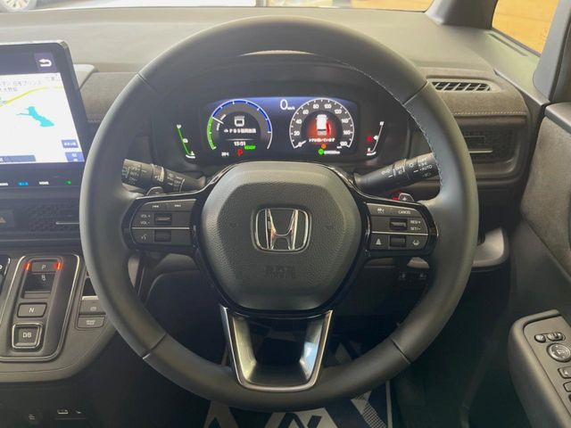 【ステアリングスイッチ】運転中、前方から目線をそらすことなく、オーディオ等の操作が可能な便利機能!安心&快適なドライブを演出してくれます♪
