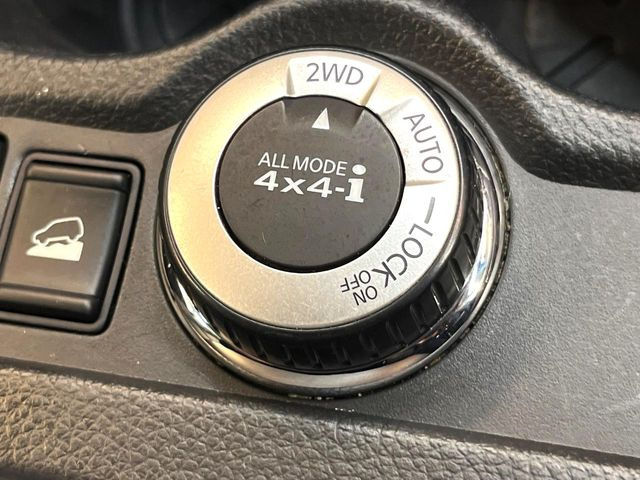 �y�I�[�����[�h4&times;4�z2WD/4WD���[�h����y�ɐ؂�ւ��\�B�R��d����2WD�A�X�^�b�N���ɖ𗧂�LOCK�AAUTO���[�h�ł�4WD�̔z���������Œ������A�H�ʏ󋵂��킸���肵��������T�|�[�g�B