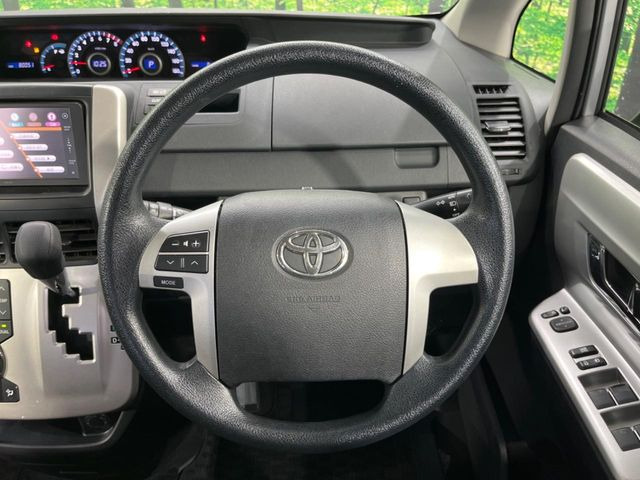 【ステアリングスイッチ】運転中、前方から目線をそらすことなく、オーディオ等の操作が可能な便利機能!安心&快適なドライブを演出してくれます♪