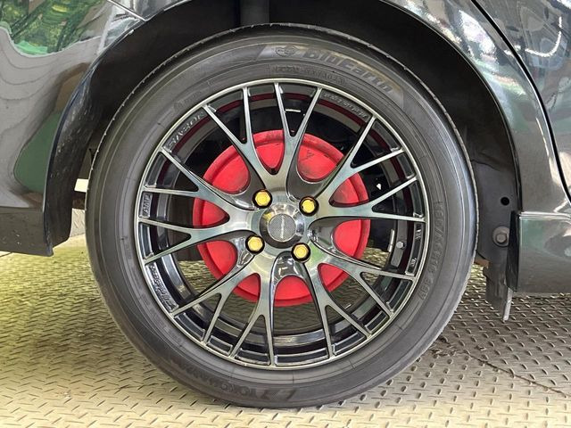 �y16�C���`�A���~�z�C�[���z�O�ςɃ}�b�`�����A���~�z�C�[���𑕒����Ă���܂��B�e��A���~�z�C�[����A�X�^�b�h���X�^�C�����戵�����Ă���܂��B���񂲑��k����������