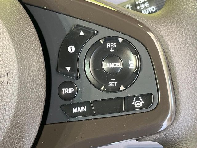 【アダプティブクルーズコントロール】高速道路での長距離走行が楽に!!自動で速度を保つクルーズコントロールが、衝突軽減システムと連携し、前方の車両を感知して車間を保つように速度調節してくれます!!