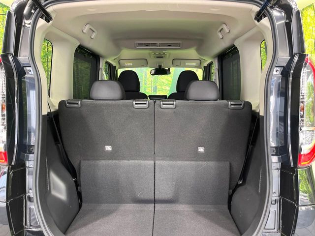 普段のお買い物や通勤、送迎等に十分な荷室スペースを確保しております。セカンドシートを倒すと、大きな荷物の積載も可能です♪
