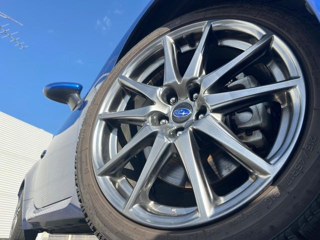 �y����17�C���`�A���~�z�C�[���z�O�ςɃ}�b�`���������A���~�z�C�[���𑕒����Ă���܂��B�e��ЊO�A���~�z�C�[����A�X�^�b�h���X�^�C�����戵�����Ă���܂��B���񂲑��k����������