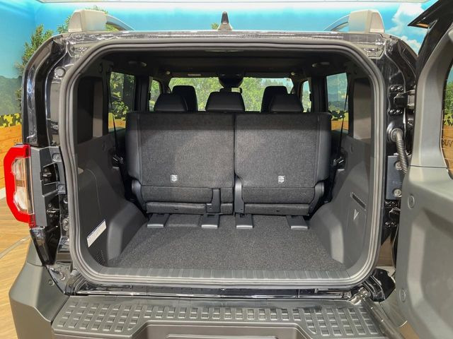 普段のお買い物や通勤、送迎等に十分な荷室スペースを確保しております。セカンドシートを倒すと、大きな荷物の積載も可能です♪