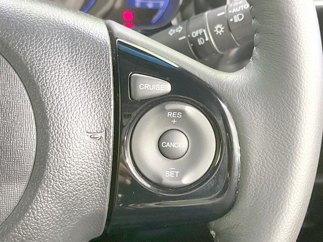 【クルーズコントロール】高速道路もラクラク走行。アクセルを離しても一定速度で走行ができ、長距離運転時の負担を軽減!加速・減速も簡単なスイッチ操作で調整できます。