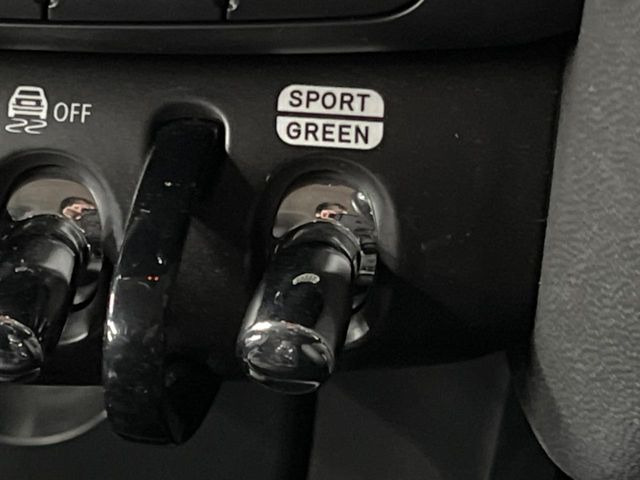 ��BMW���[�h�Z���N�g:�X�|�[�c���[�h�ł̓_�C�i�~�b�N�ȑ�����BECO PRO���[�h�ł́A�G���W�����X�|���X��V�t�g�^�C�~���O�̍œK���ɉ����A�G�A�R���̍쓮�������I�ɐ��䂵�A�R������ʂ�}�����܂��B