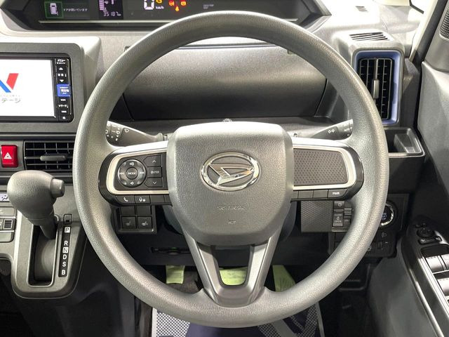 【ステアリングスイッチ】運転中、前方から目線をそらすことなく、オーディオ等の操作が可能な便利機能!安心&快適なドライブを演出してくれます♪