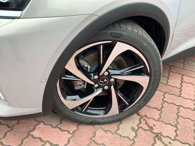 DS7オペラ E-TENSE 4&amp;times;4 パールグレーエディション  4WD