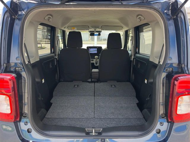 普段のお買い物や通勤、送迎等に十分な荷室スペースを確保しております。セカンドシートを倒すと、大きな荷物の積載も可能です♪