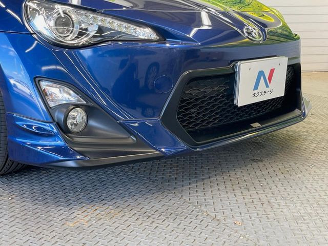 【TRDエアロ】人気のTRDエアロを装備!クルマの外観がよりスタイリッシュになり、街中で存在感あふれる1台に♪将来買い替える時にもリセールに影響しやすく、価値ある人気の装備です!