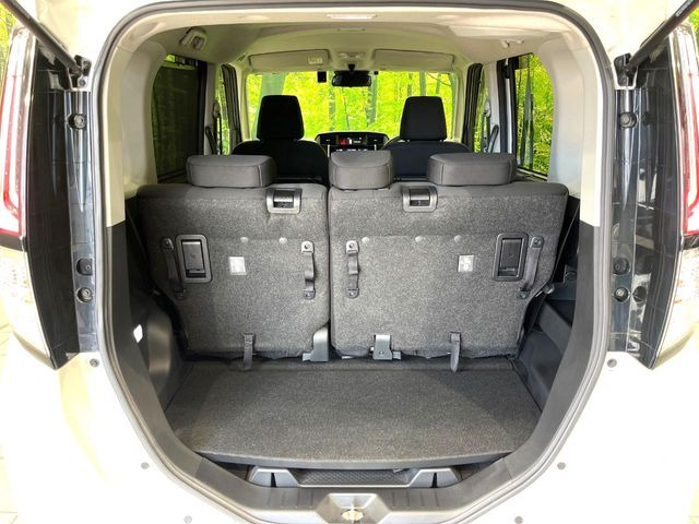 普段のお買い物や通勤、送迎等に十分な荷室スペースを確保しております。セカンドシートを倒すと、大きな荷物の積載も可能です♪