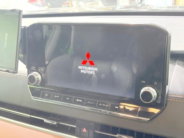【純正9型ナビ】人気の純正ナビを装備。オーディオ機能も充実しており、Bluetooth接続すればお持ちのスマホやMP3プレイヤーの音楽を再生可能!毎日の運転がさらに楽しくなります!!
