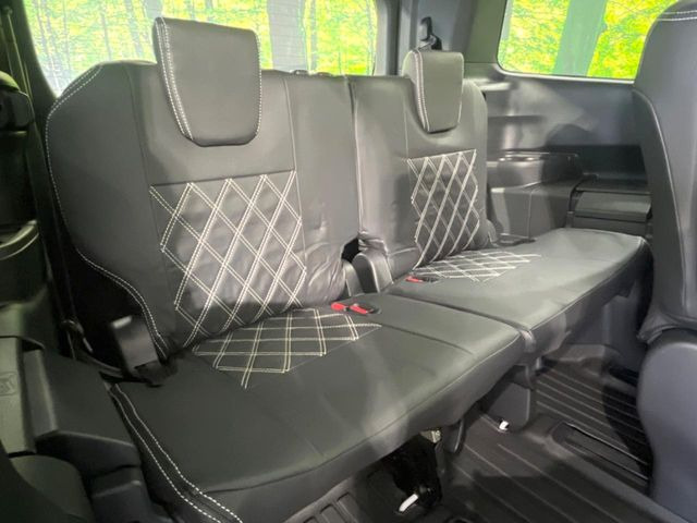 3列目シートはもちろん状態良好☆大人でもゆったりと座って頂けますので、大人数でのお出かけもラクラクです♪ご家族で、気の知れた仲間で、ドライブに行くのが楽しみですね♪