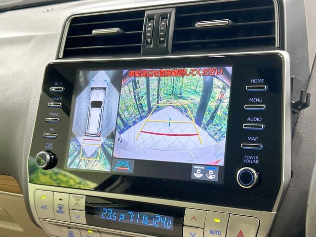 【パノラミックビューモニター】専用のカメラにより、上から見下ろしたような視点で360度クルマの周囲を確認することができます☆死角部分も確認しやすく、狭い場所での切り返しや駐車もスムーズに行えます。