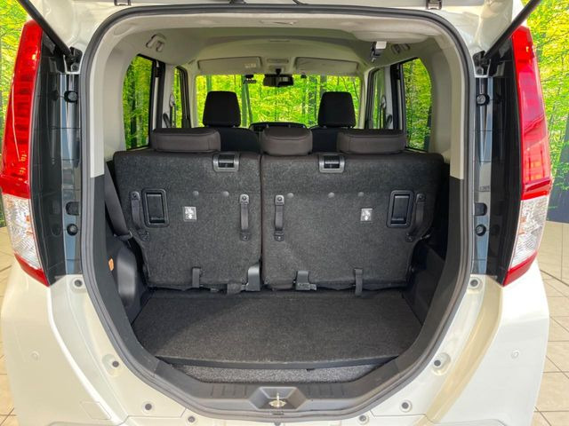 普段のお買い物や通勤、送迎等に十分な荷室スペースを確保しております。セカンドシートを倒すと、大きな荷物の積載も可能です♪