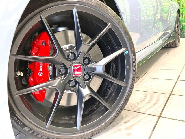 �y����19�C���`�A���~�z�C�[���z�O�ςɃ}�b�`���������A���~�z�C�[���𑕒����Ă���܂��B�e��ЊO�A���~�z�C�[����A�X�^�b�h���X�^�C�����戵�����Ă���܂��B���񂲑��k����������