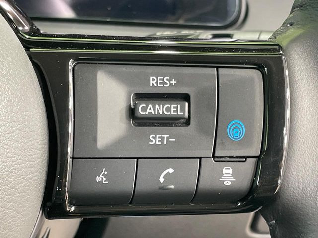 【プロパイロット】高速道路での長距離走行が楽に!!渋滞時と巡回走行のシーンで、アクセル・ブレーキ・ステアリングを自動で制御し、長距離運転の負担を軽減してくれます♪